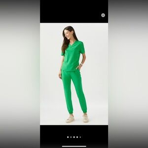 BRAND NEW Welles Scrubs Set